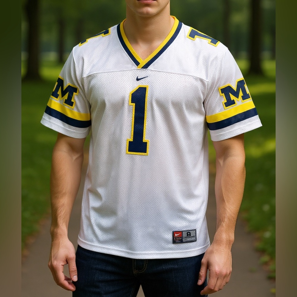Vintage Nike MICHIGAN WOLVERINES #1 Men’s Small White Maize Blue Football Jersey